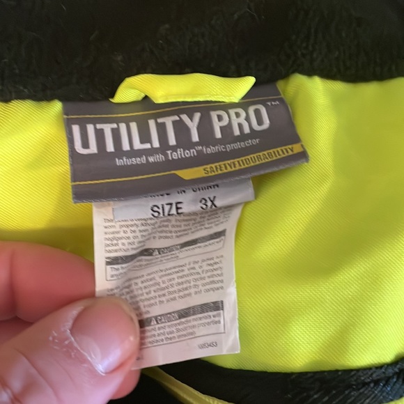 Hi vis waterproof jacket with zip out inner fleece very warm everything works 👍 - Picture 4 of 4